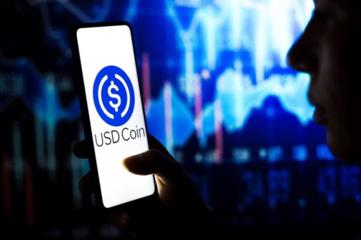 USDC DAI LUSD stablecoin diversification